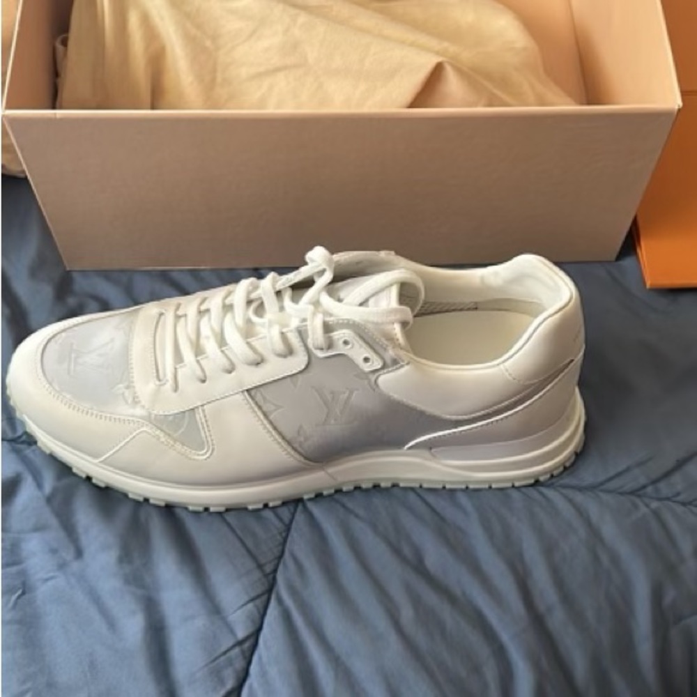 MENS SIZE 12 LV AUTHENTIC SHOES - Picture 3 of 4